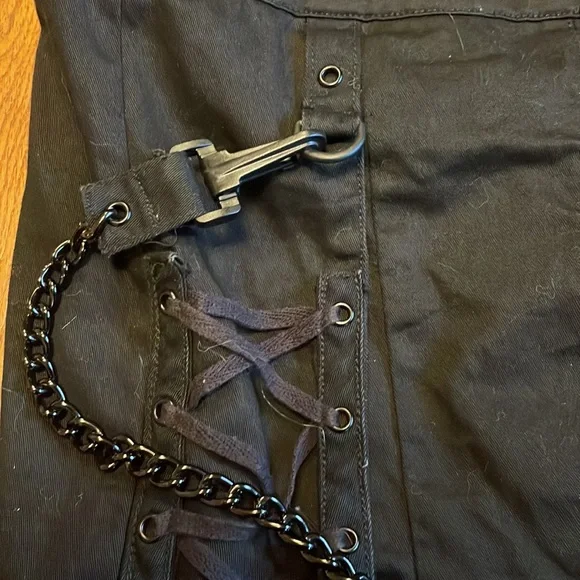 Punk Black Kilt w/chains - Picture 6 of 9